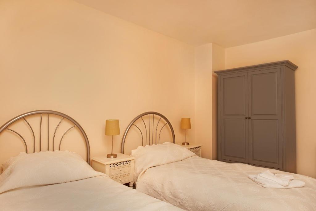 Abbington Hotel Stevenage Bagian luar foto