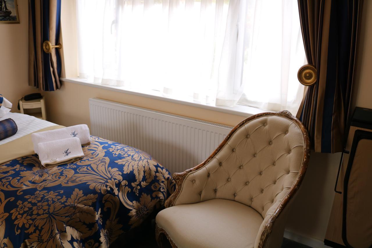Abbington Hotel Stevenage Bagian luar foto