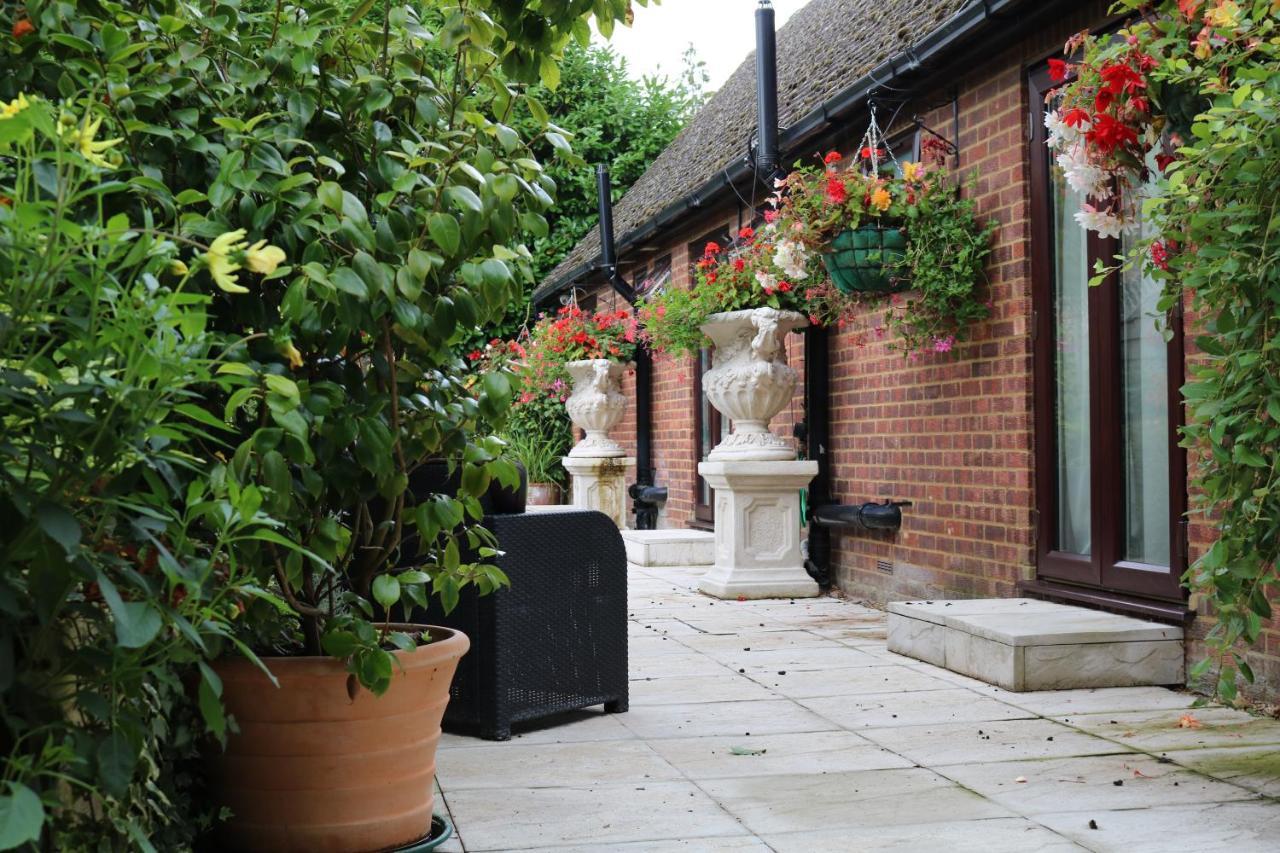 Abbington Hotel Stevenage Bagian luar foto