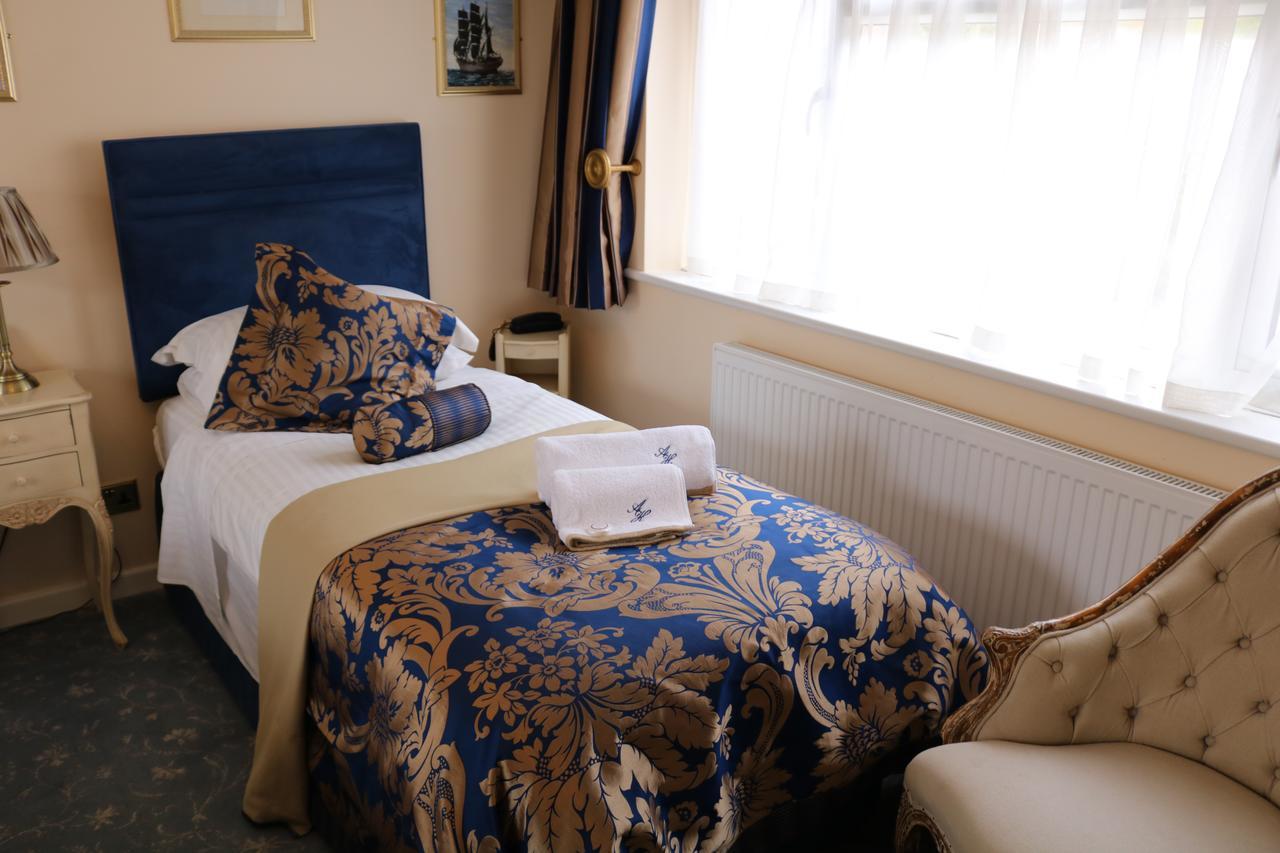 Abbington Hotel Stevenage Bagian luar foto